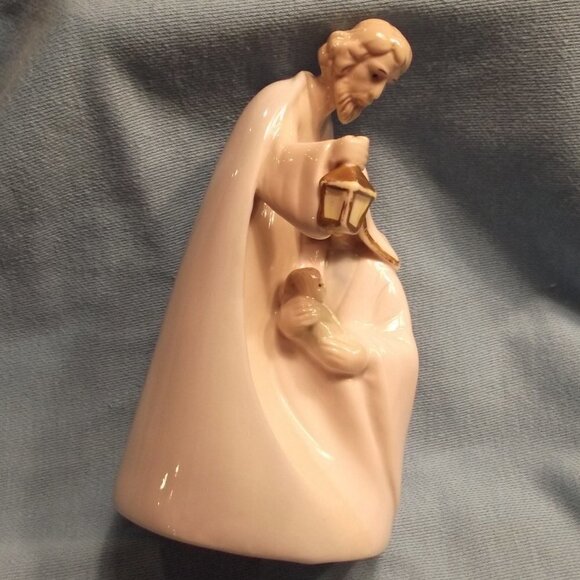 Porcelain Lamp Cover With Baby Jesus, Mary & Joseph - Picture 5 of 8
